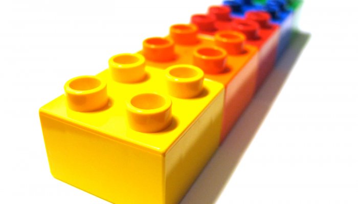 LEGO: Industriaggregater til produktionslinje for legetøj
